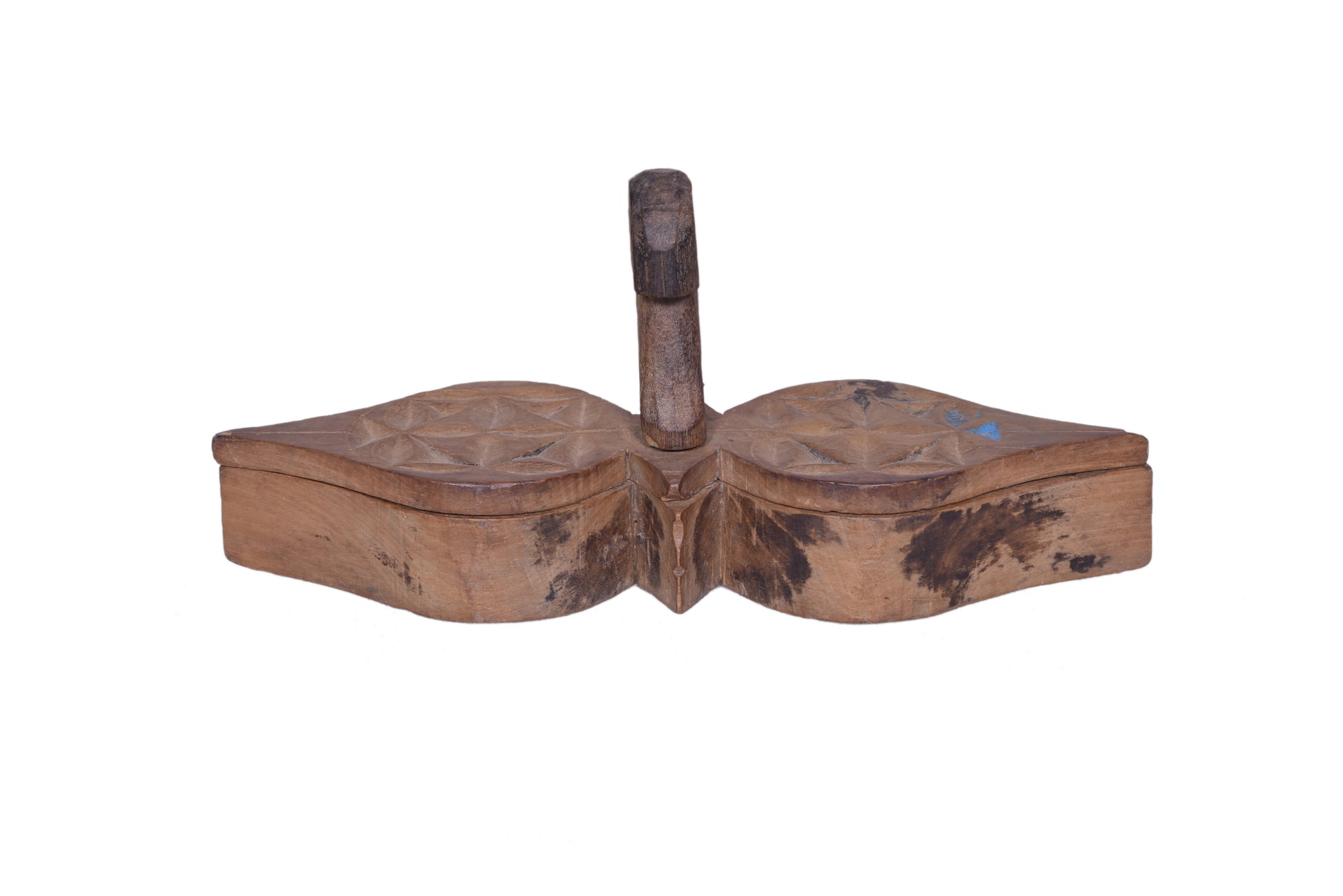 Front view of decorative box.