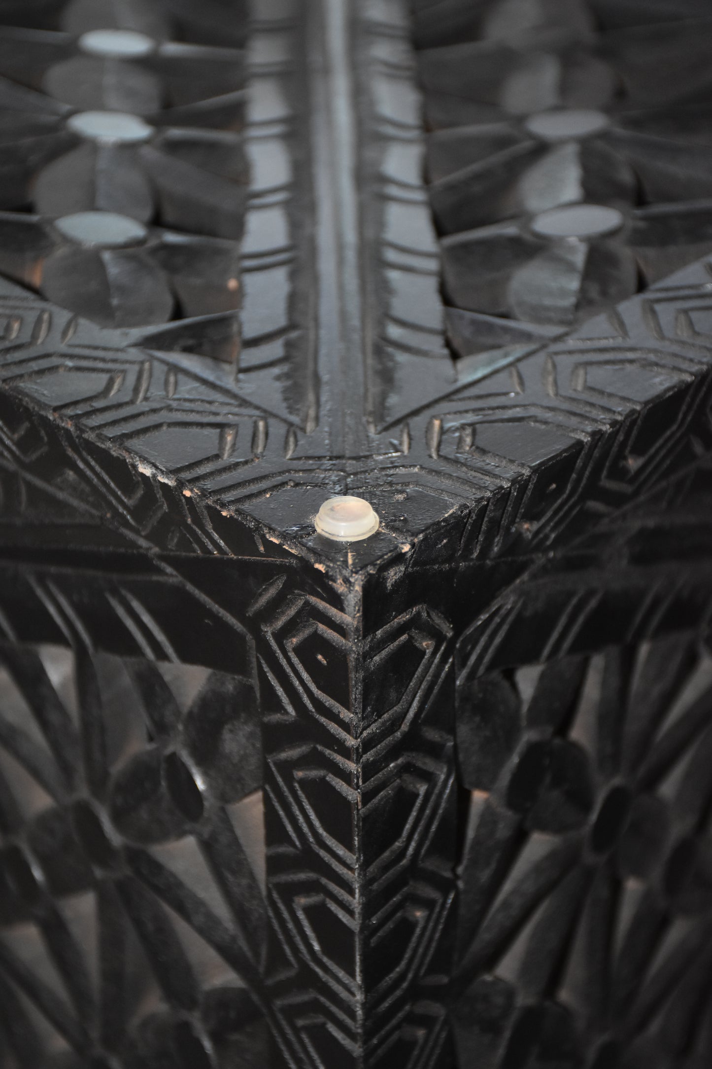 Detailed view of Coffee table edge