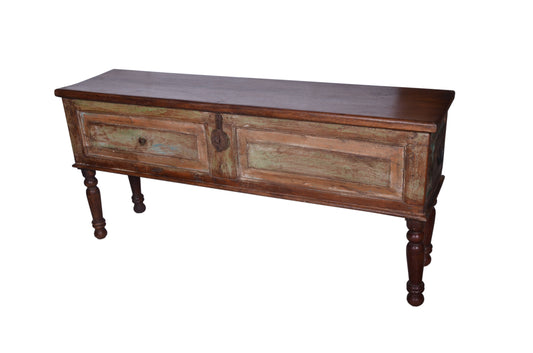 Front view of wooden trunk
